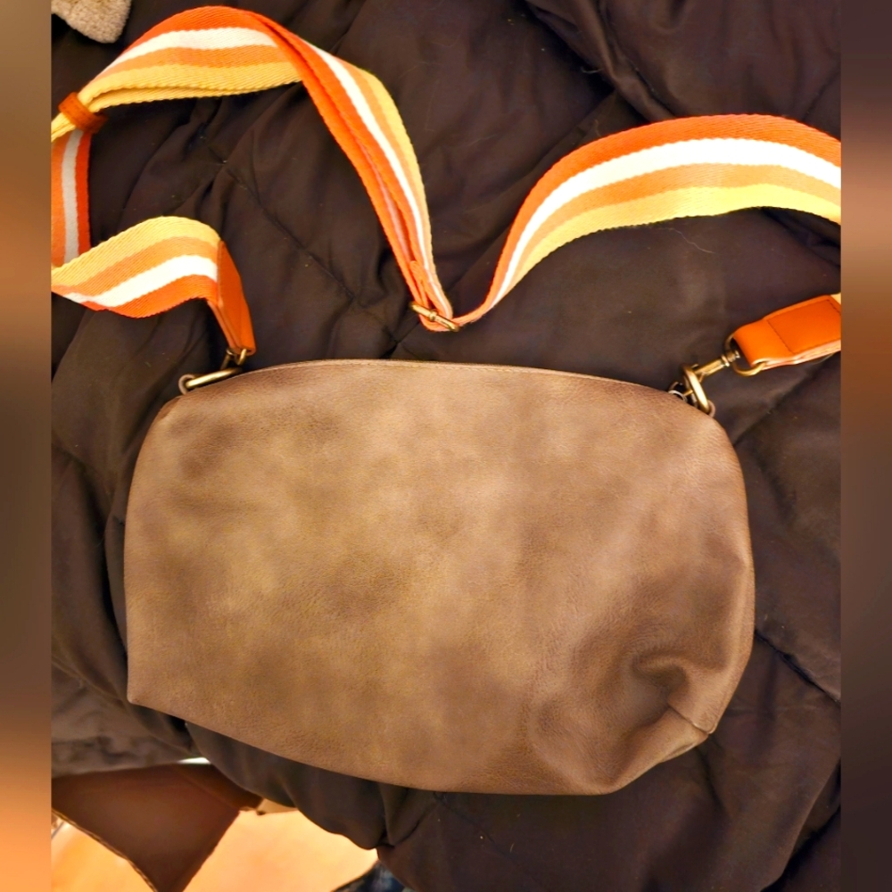 Jen & Co Crossbody Purse - Picture 2 of 6